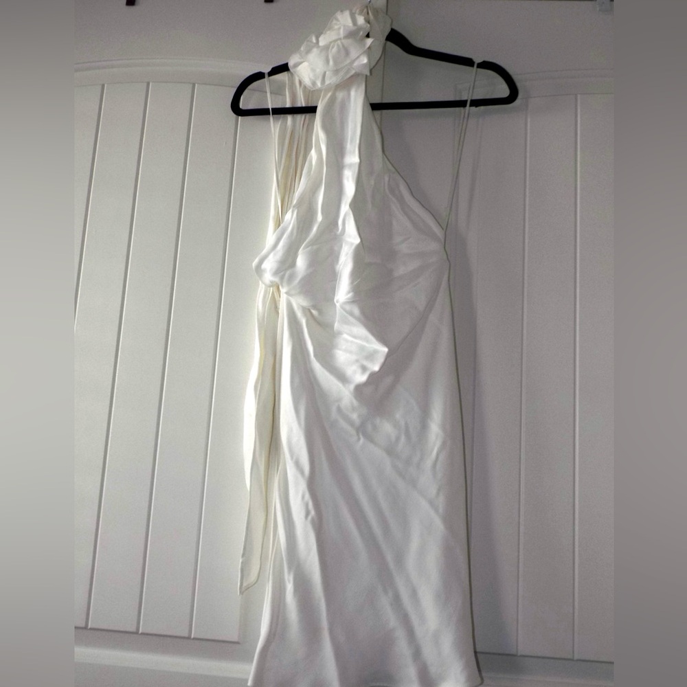 Zara White dress with a rose detailing